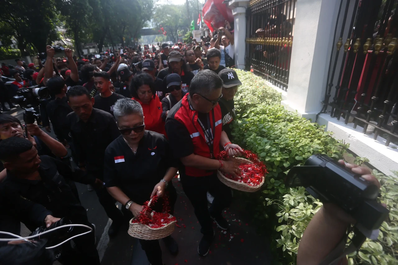 PDI Perjuangan Gelar...