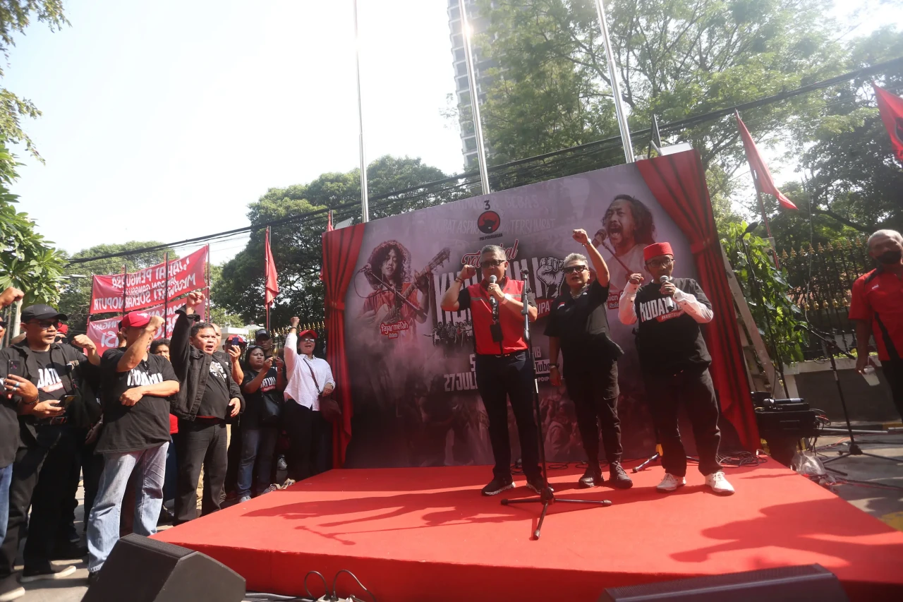 PDI Perjuangan Gelar...