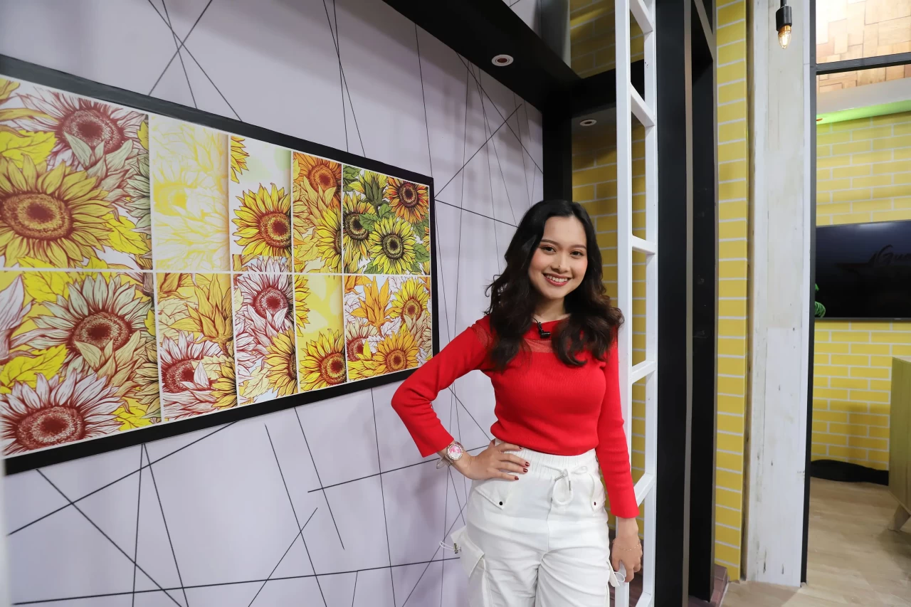 Risa Amelia Hadirkan...
