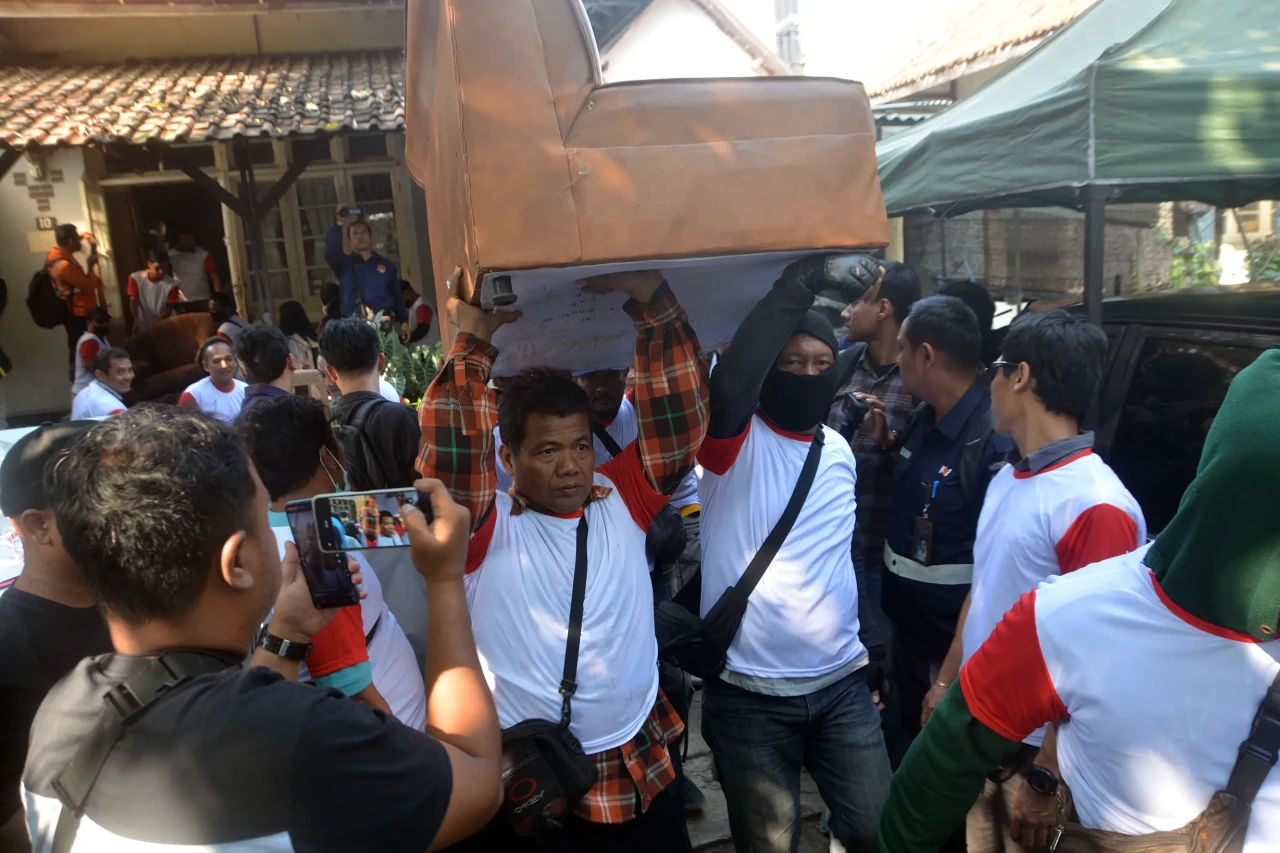 Selamatkan Aset Negara,...