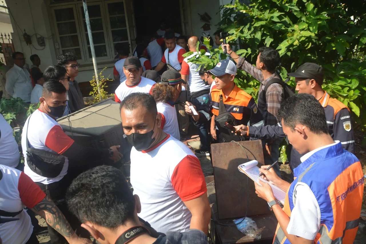 Selamatkan Aset Negara,...