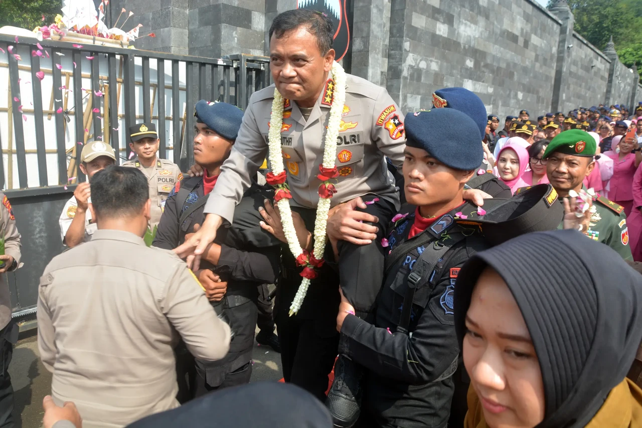 Momen Haru Tradisi Farewell...