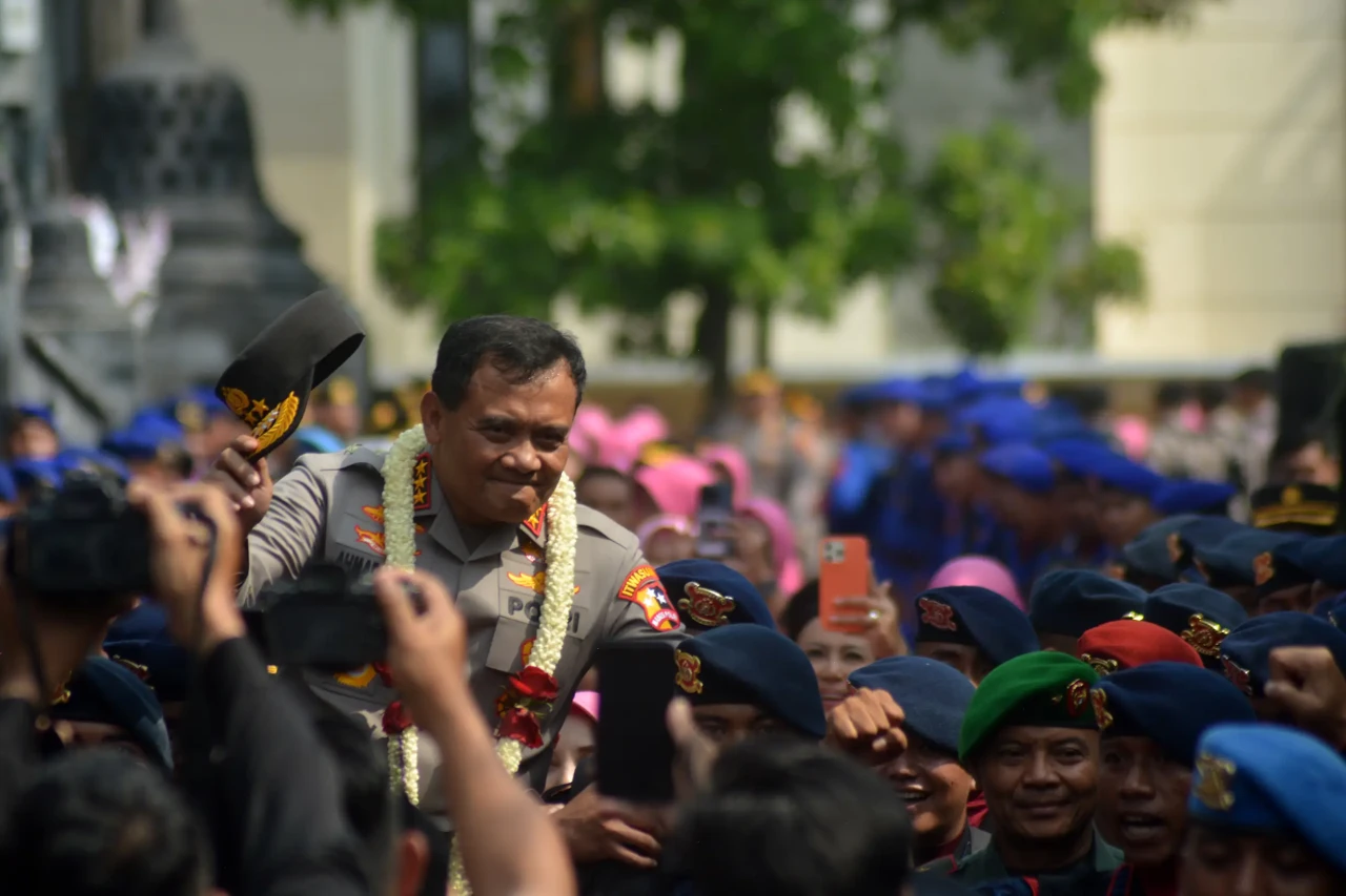 Momen Haru Tradisi Farewell...