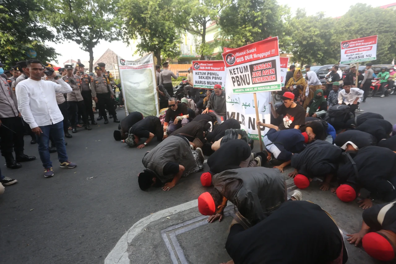 Aksi Unjuk Rasa Tuntut...