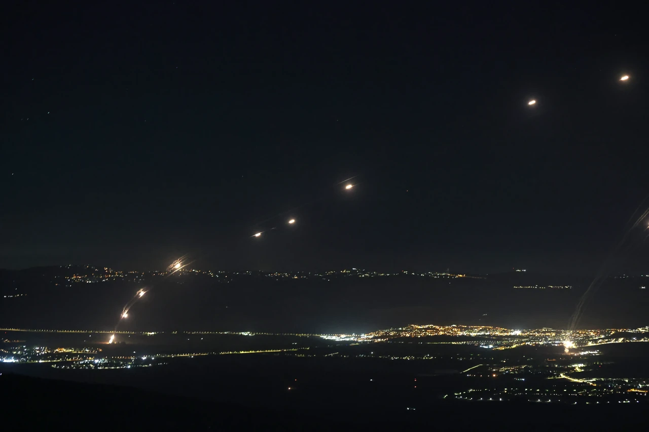 Langit Israel Mencekam,...