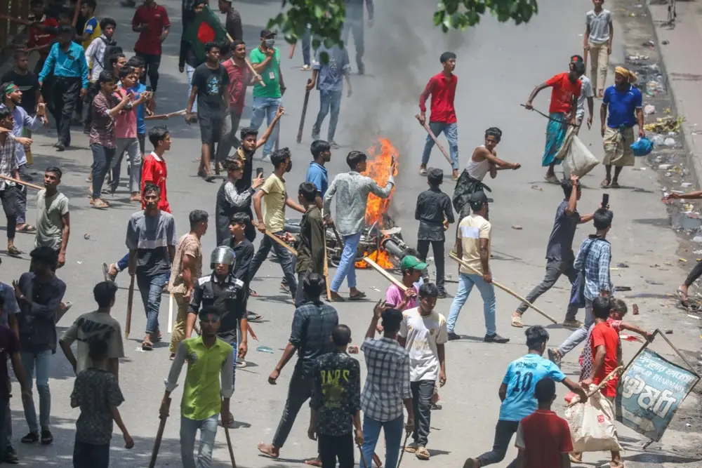 Bangladesh Membara,...