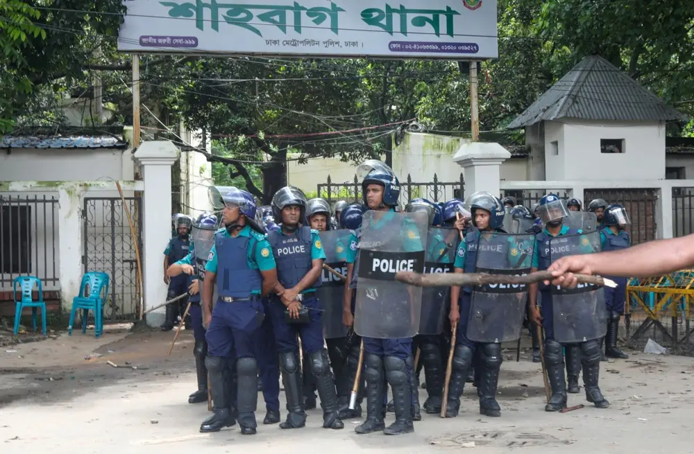 Bangladesh Membara,...
