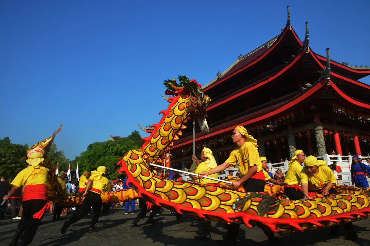 Meriahnya Festival Arak-arakan...