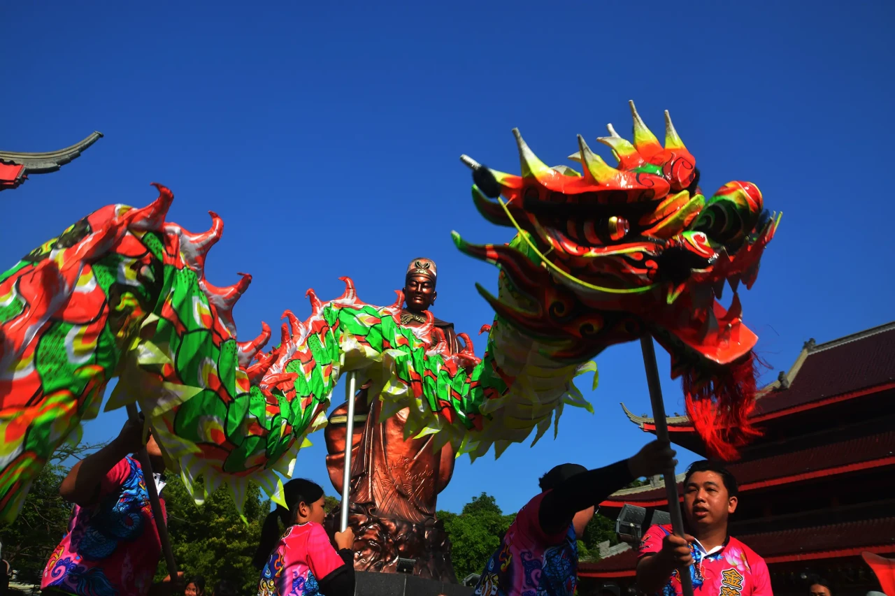 Meriahnya Festival Arak-arakan...