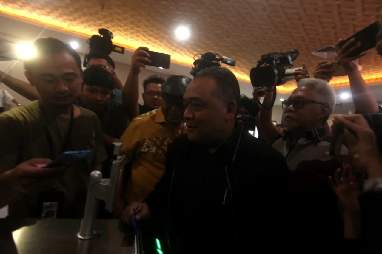 Kepala BP2MI Benny Rhamdani Penuhi...