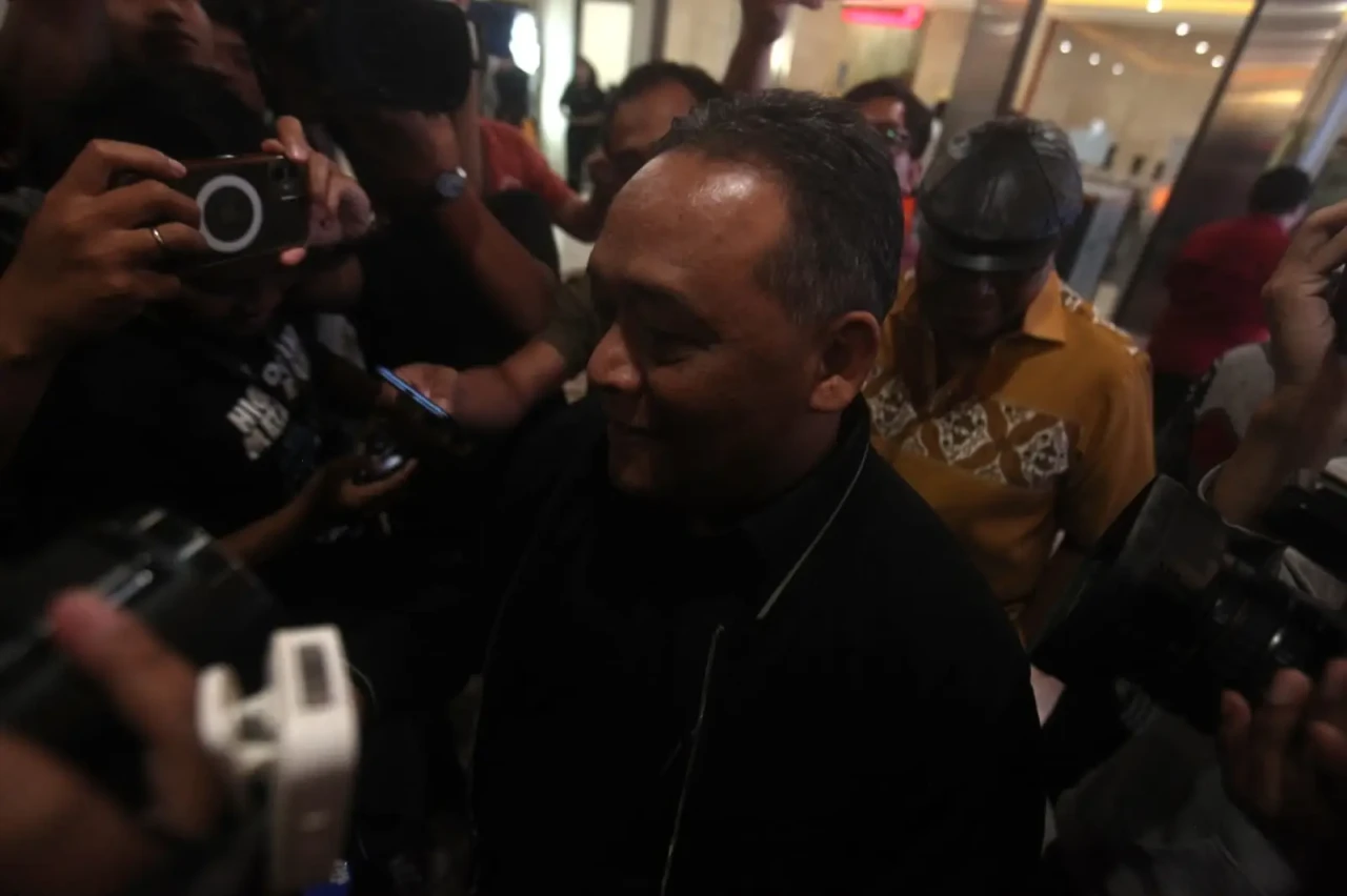 Kepala BP2MI Benny Rhamdani Penuhi...