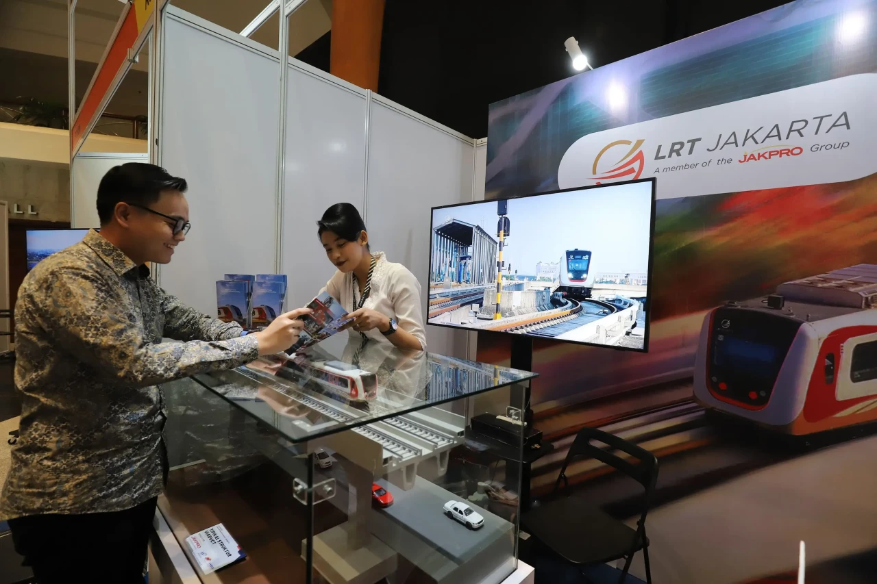 PT LRT Jakarta Hadir...
