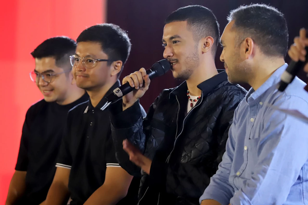 Aziz Hedra Rilis Album...