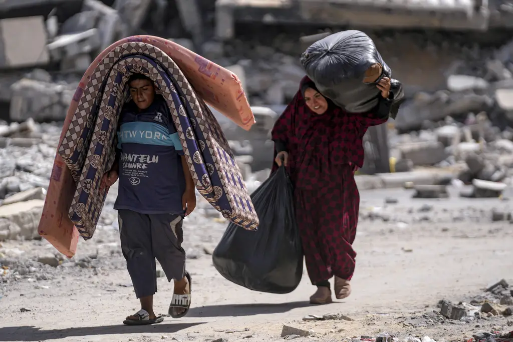 Warga Palestina Melarikan...