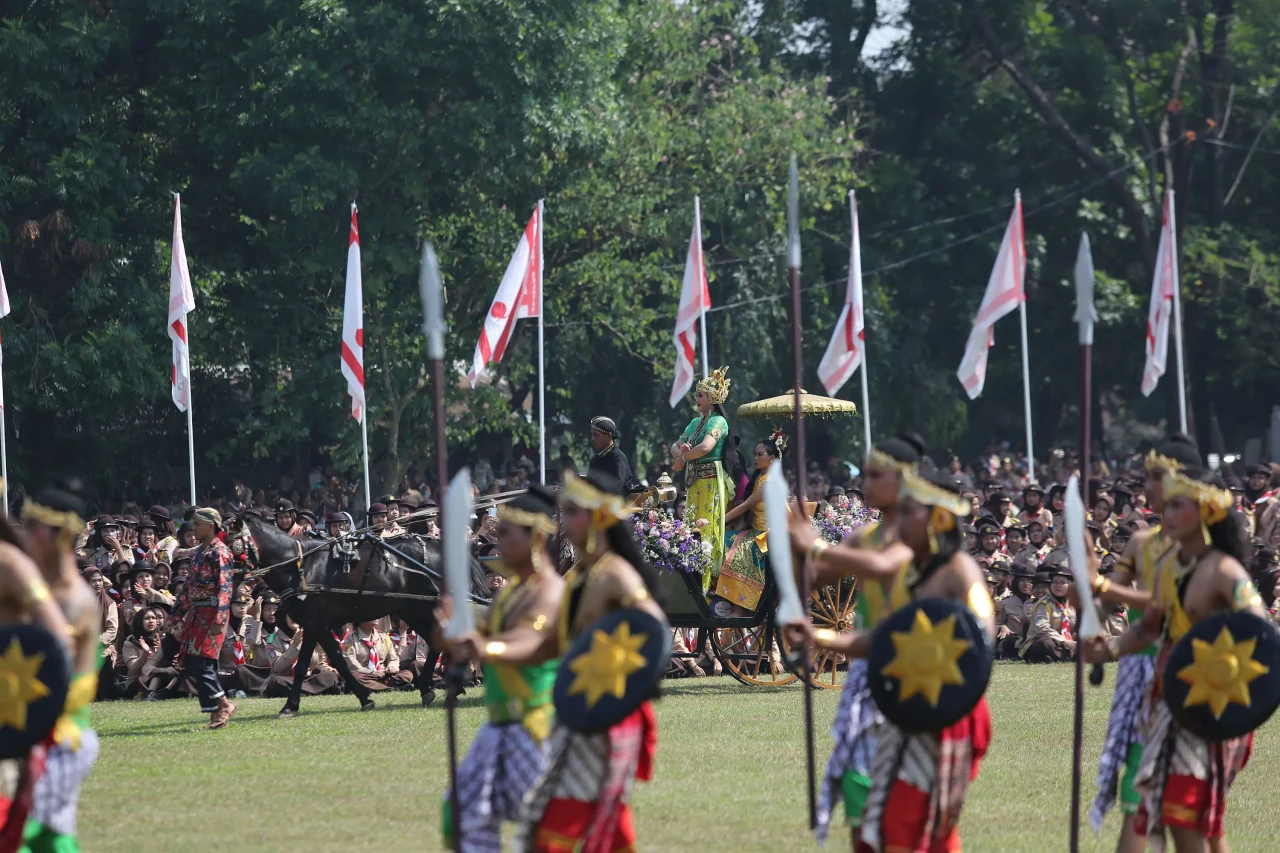 Wapres Maruf Amin Hadiri...