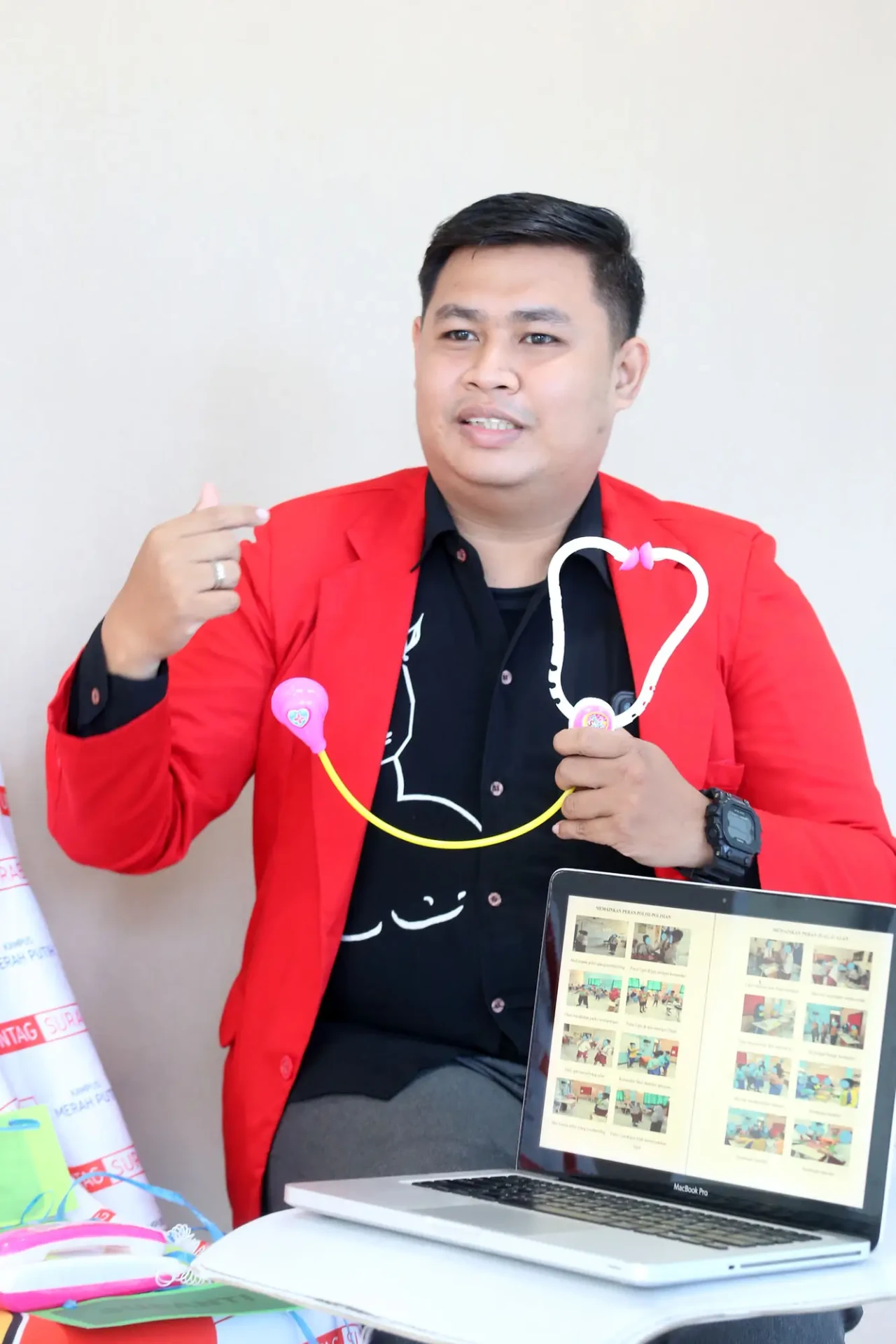 Mahasiswa Untag Surabaya...