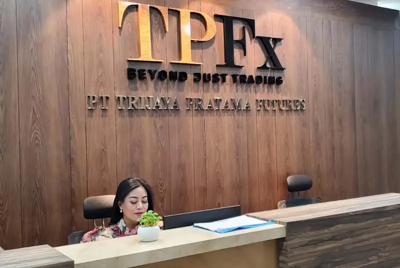 Tersedia di TPFx, MetaTrader...