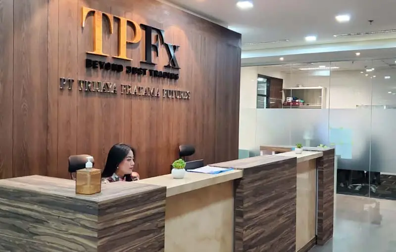 Tersedia di TPFx, MetaTrader...