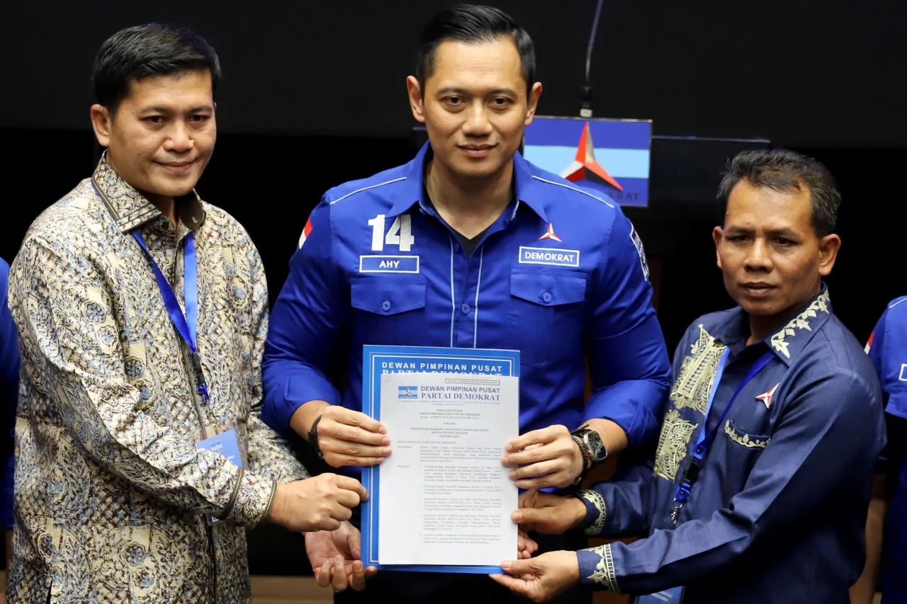 Demokrat Serahkan Rekomendasi...