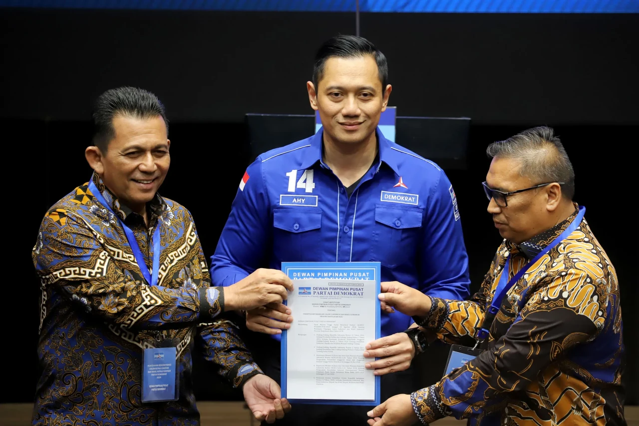 Demokrat Serahkan Rekomendasi...