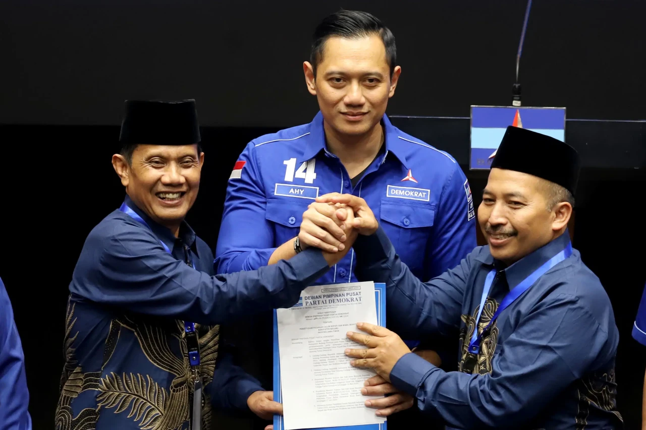Demokrat Serahkan Rekomendasi...