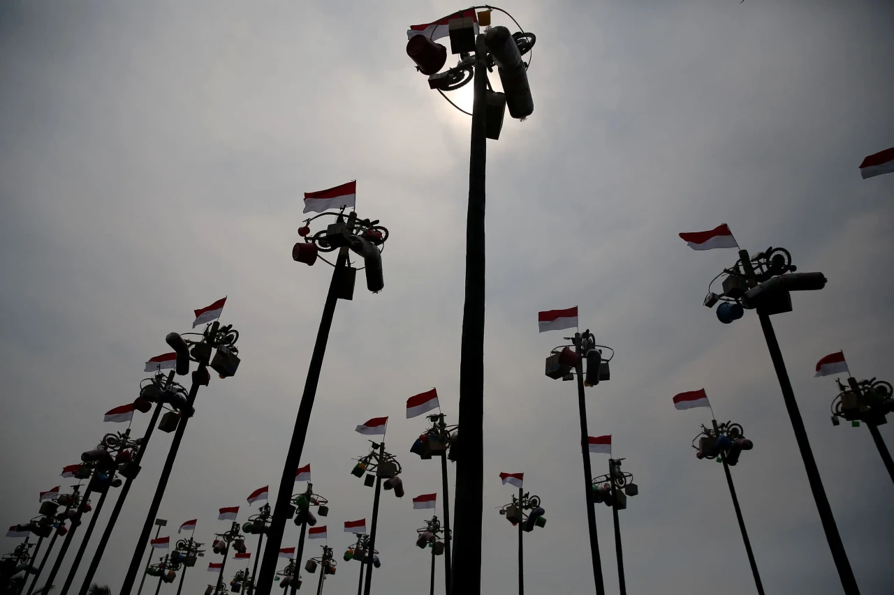 Keseruan Lomba Panjat...
