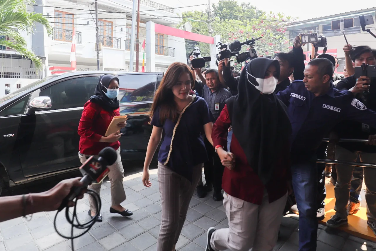 Bebas Bersyarat, Jessica...