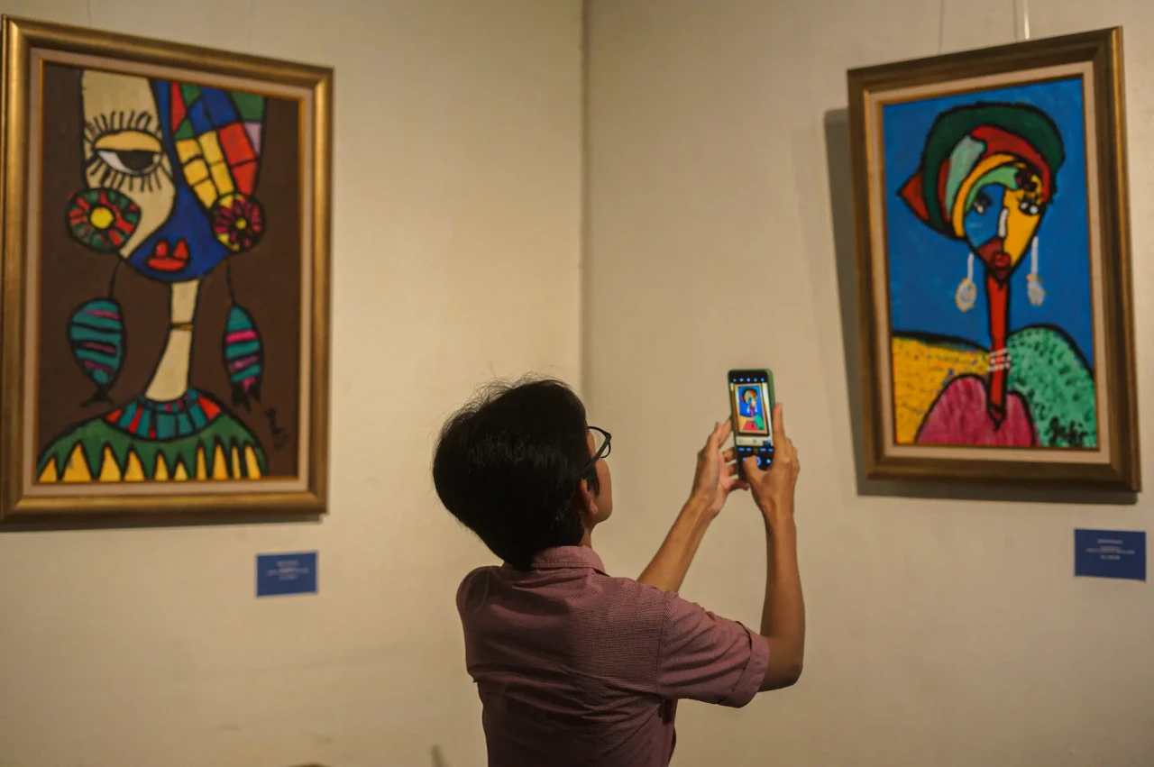 Melihat Pameran Seni...