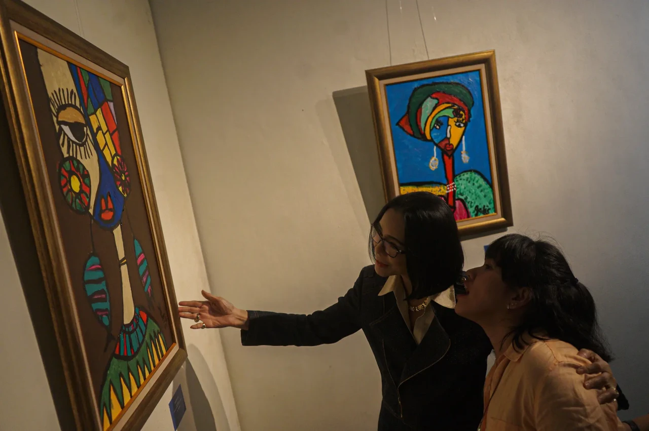 Melihat Pameran Seni...