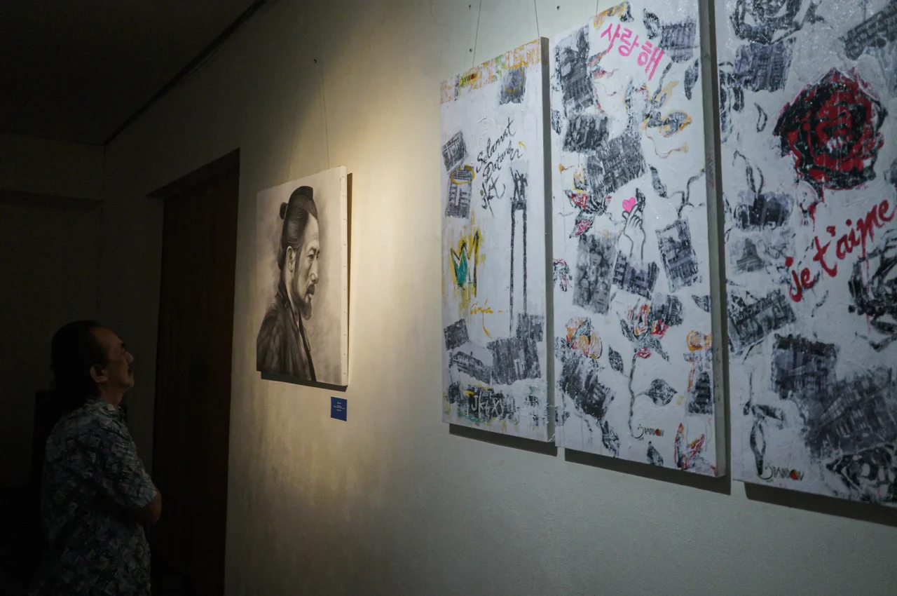 Melihat Pameran Seni...