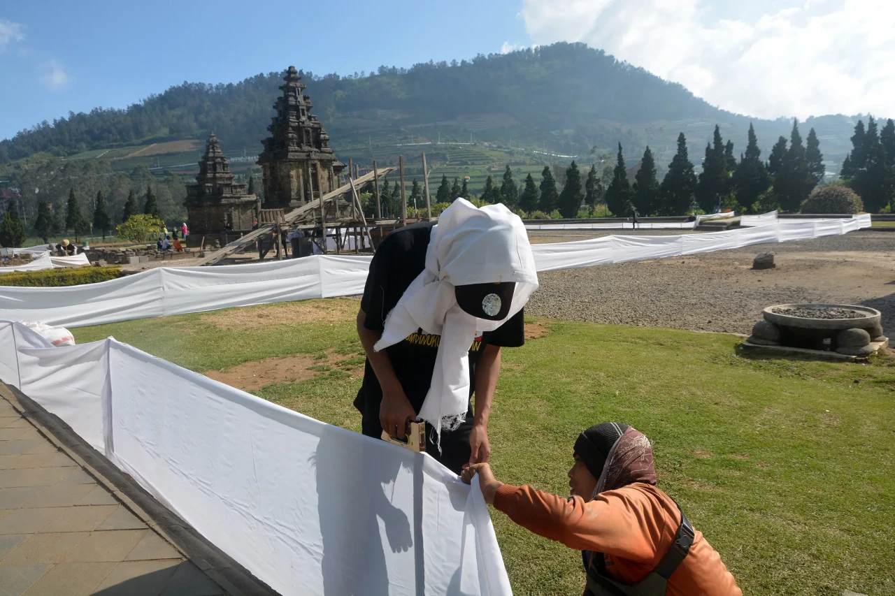 Candi Arjuna Bersolek...
