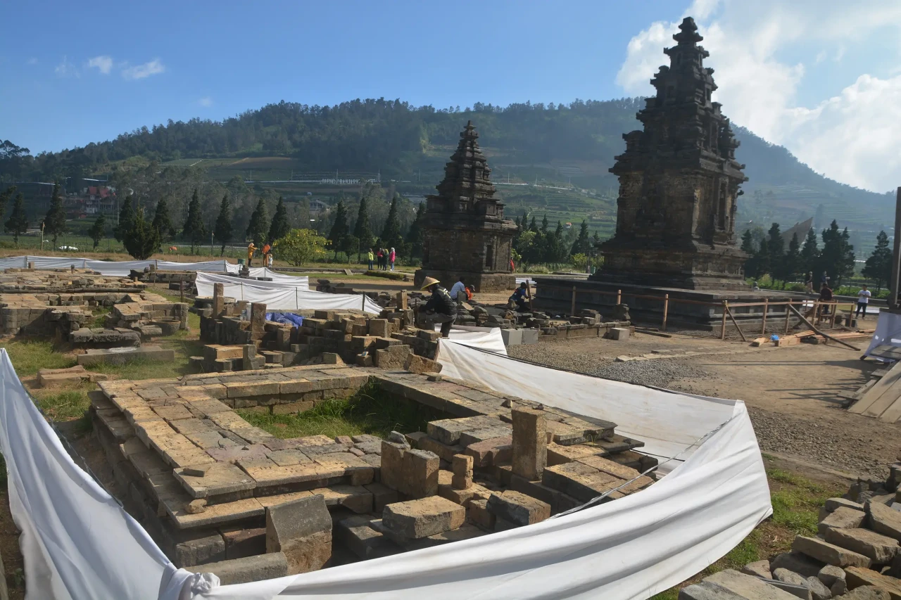 Candi Arjuna Bersolek...