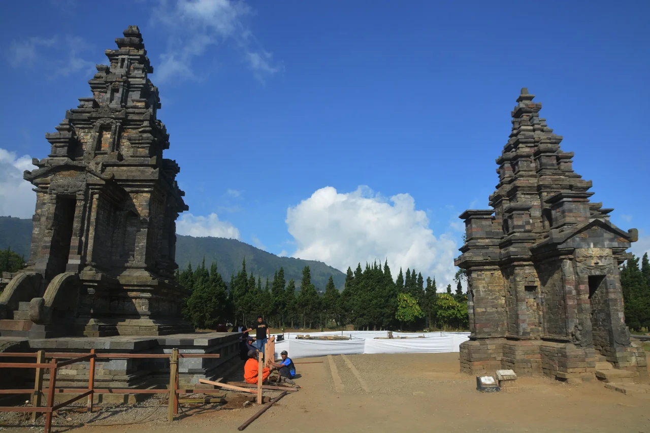 Candi Arjuna Bersolek...