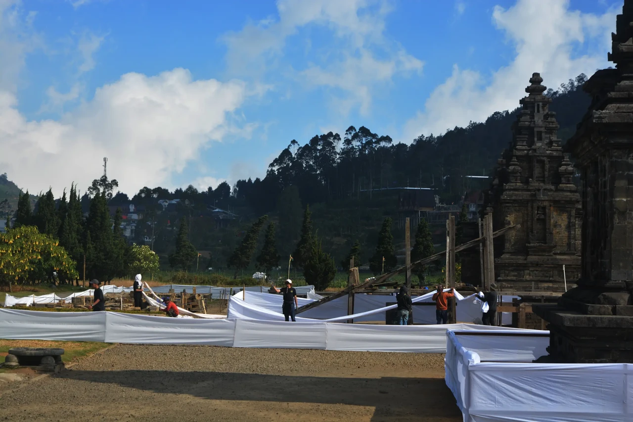 Candi Arjuna Bersolek...