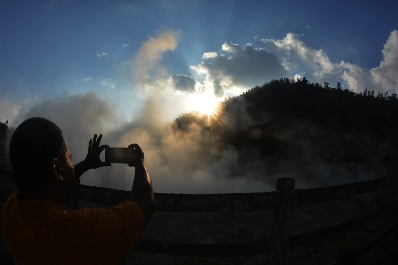Pesona Kawah Sikidang...