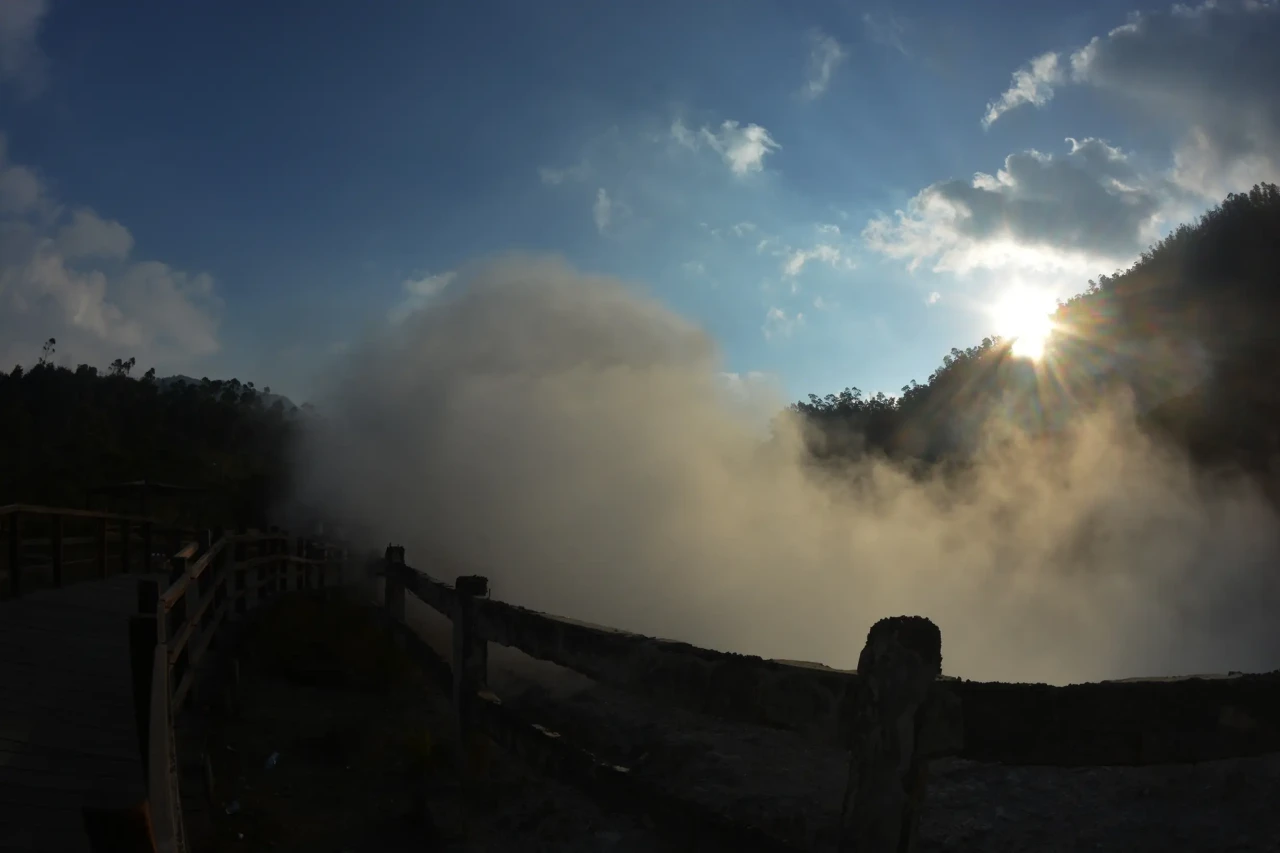 Pesona Kawah Sikidang...