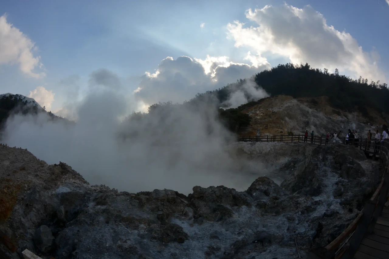 Pesona Kawah Sikidang...