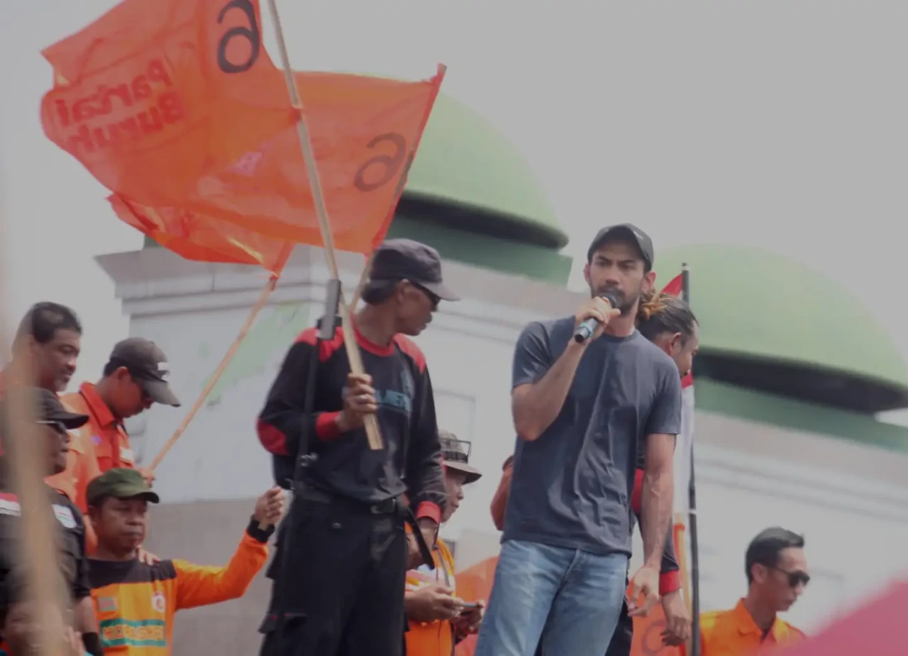 Bersama Massa Aksi,...