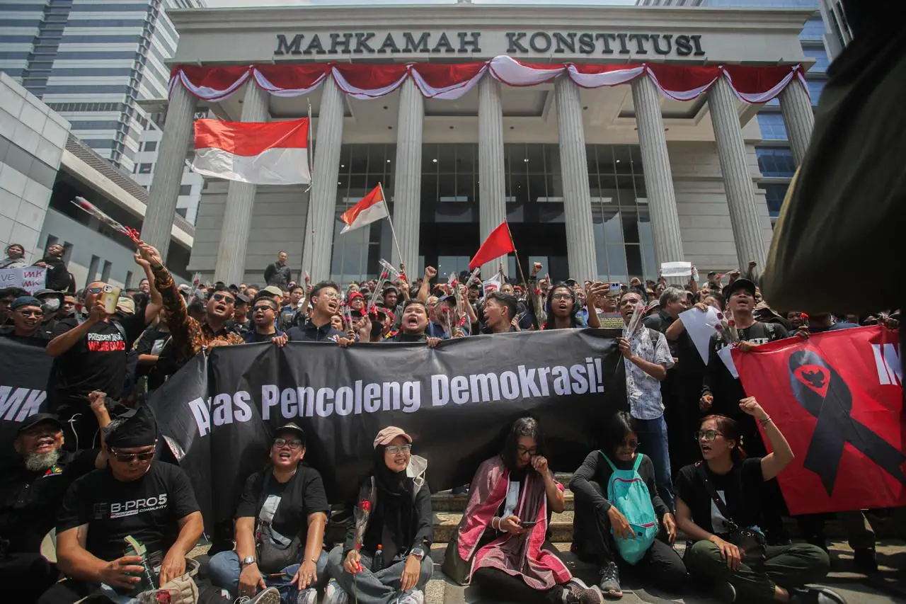 Aksi Massa Kawal Putusan...