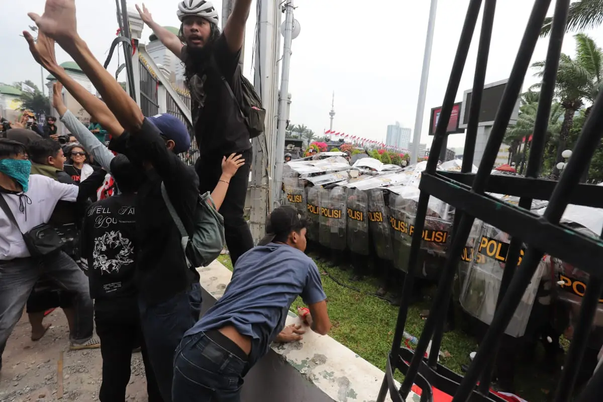 Massa Aksi Berhasil...