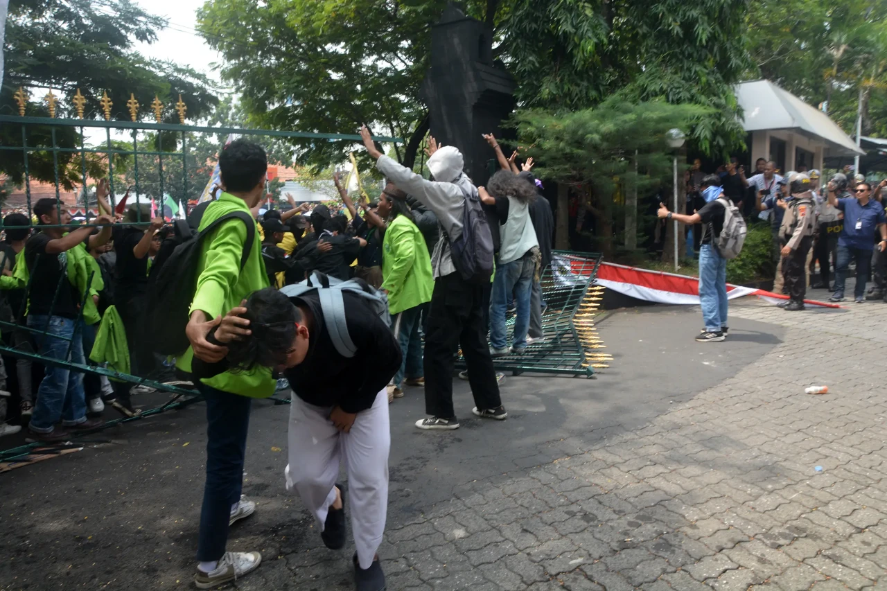 Demo Mahasiswa Semarang...