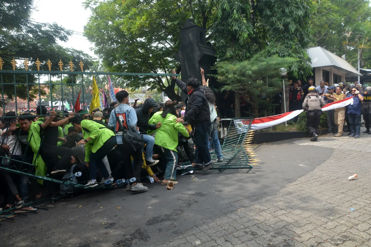 Demo Mahasiswa Semarang...