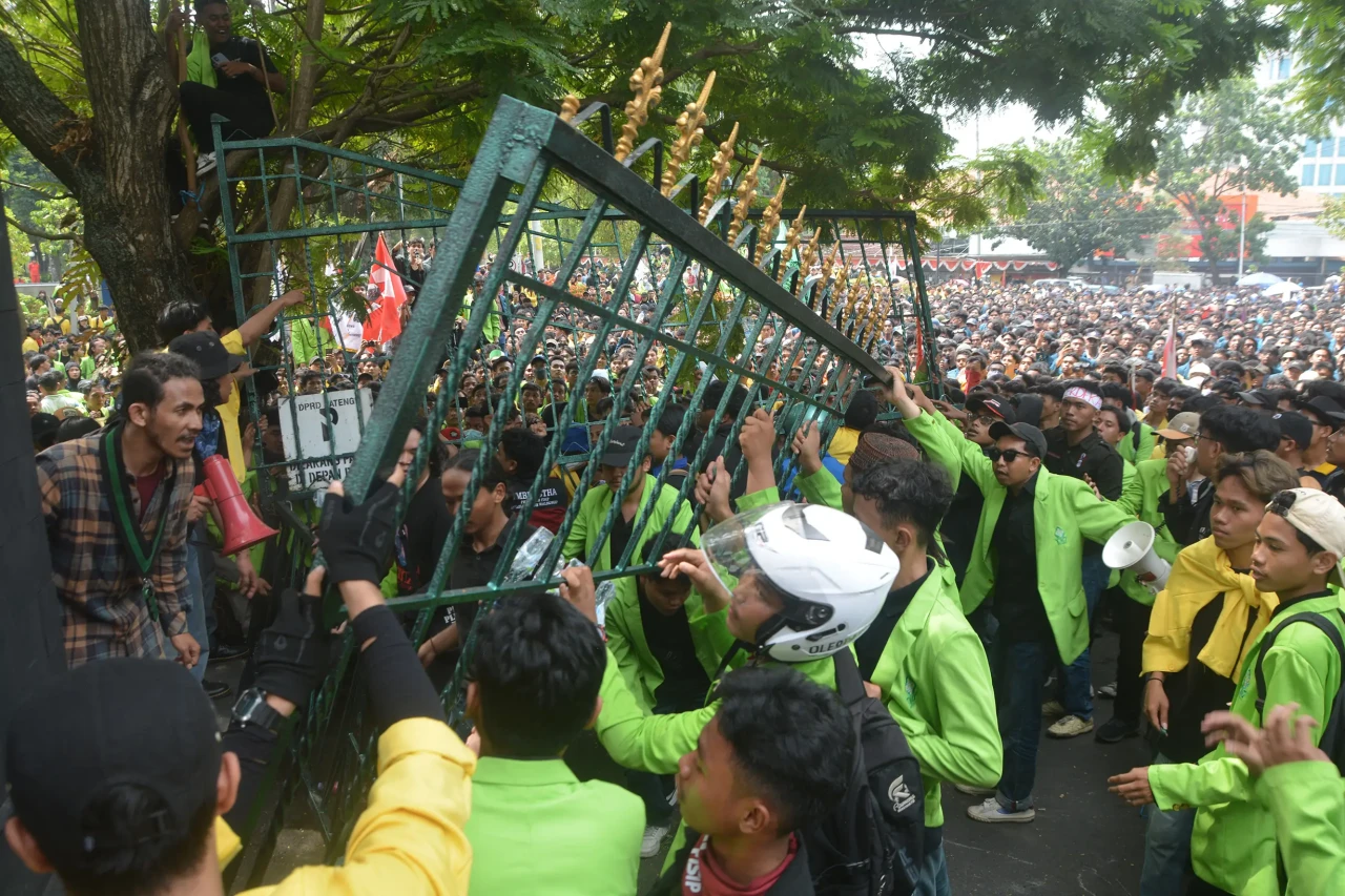 Demo Mahasiswa Semarang...