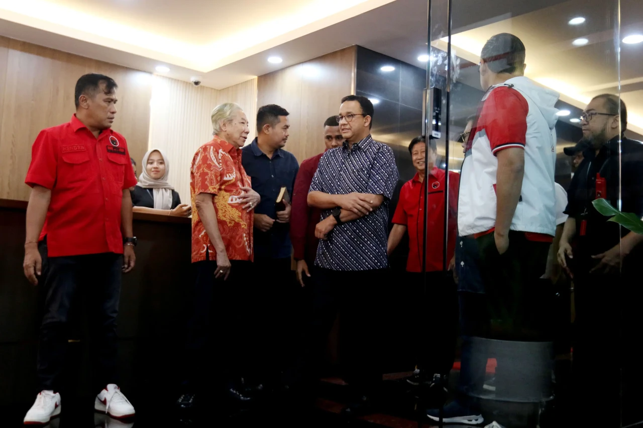 Sambangi DPD PDIP Jakarta,...
