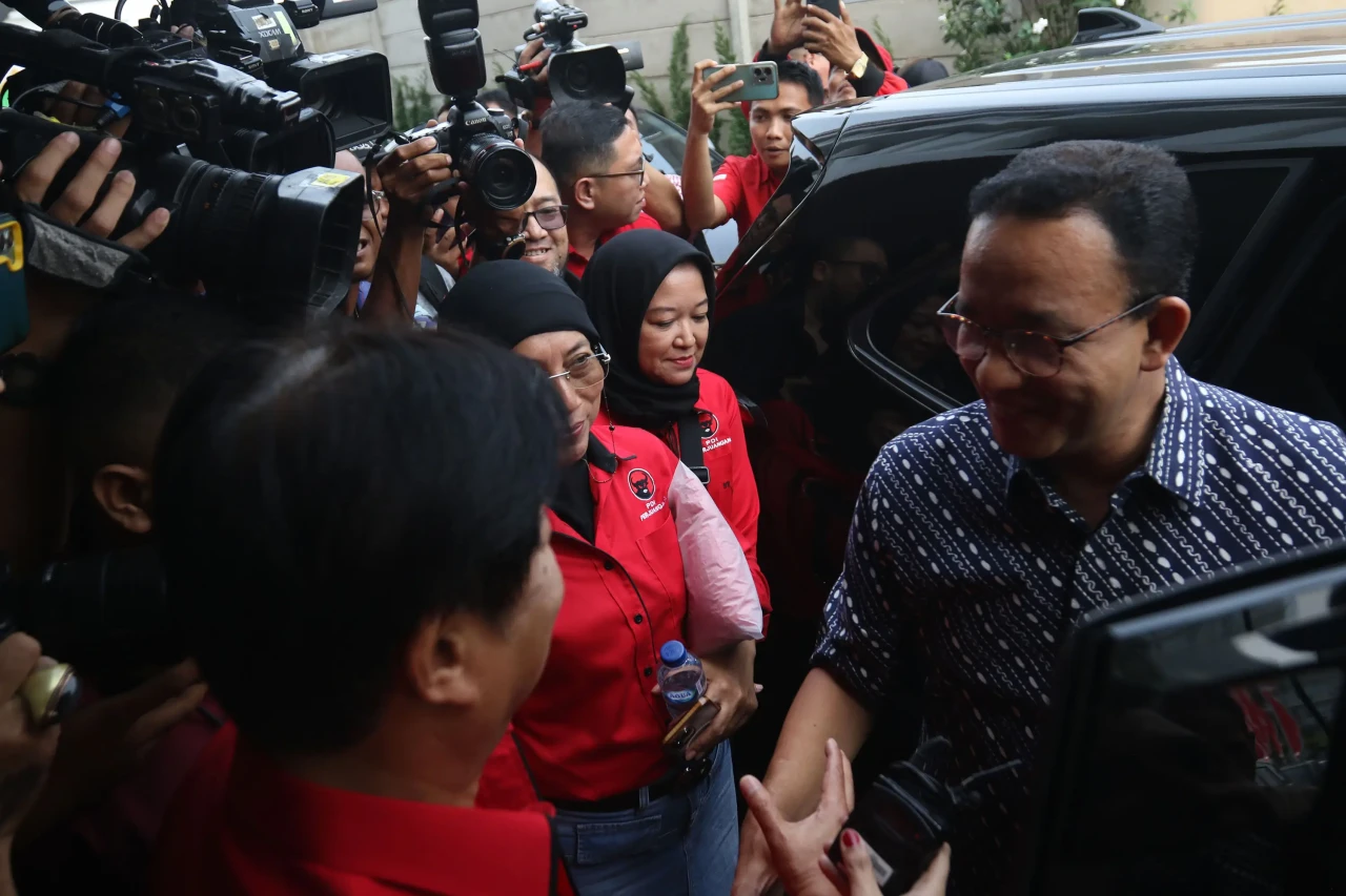 Sambangi DPD PDIP Jakarta,...