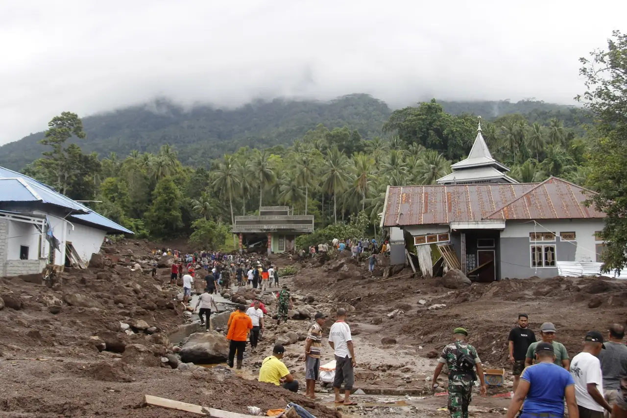 Banjir Bandang Melanda...
