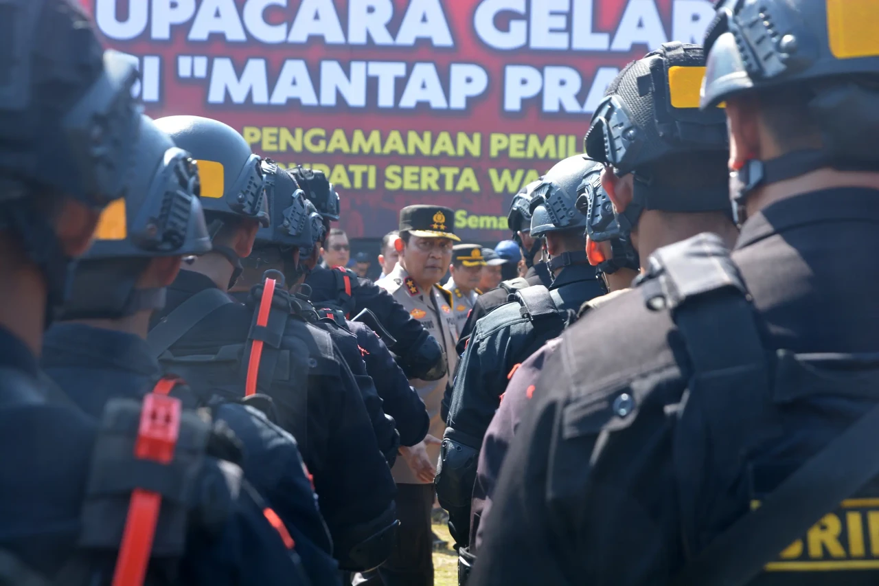 Puluhan Ribu Personel...