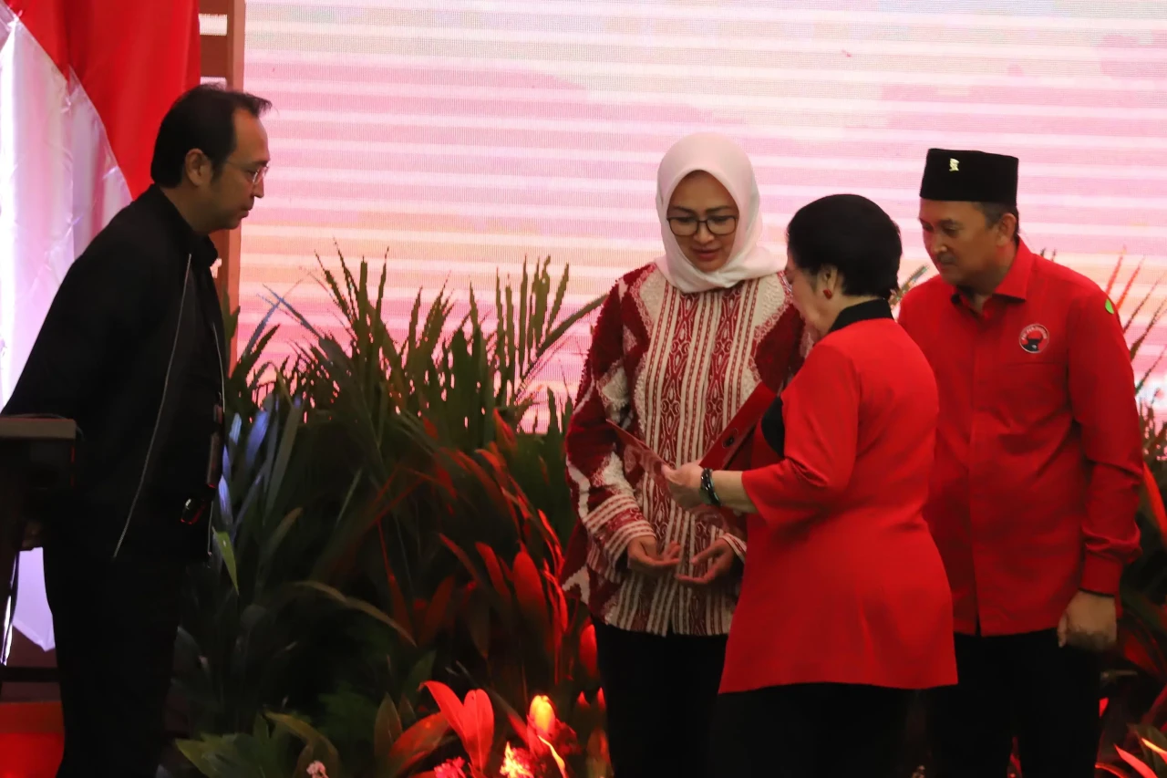 PDI Perjuangan Umumkan...