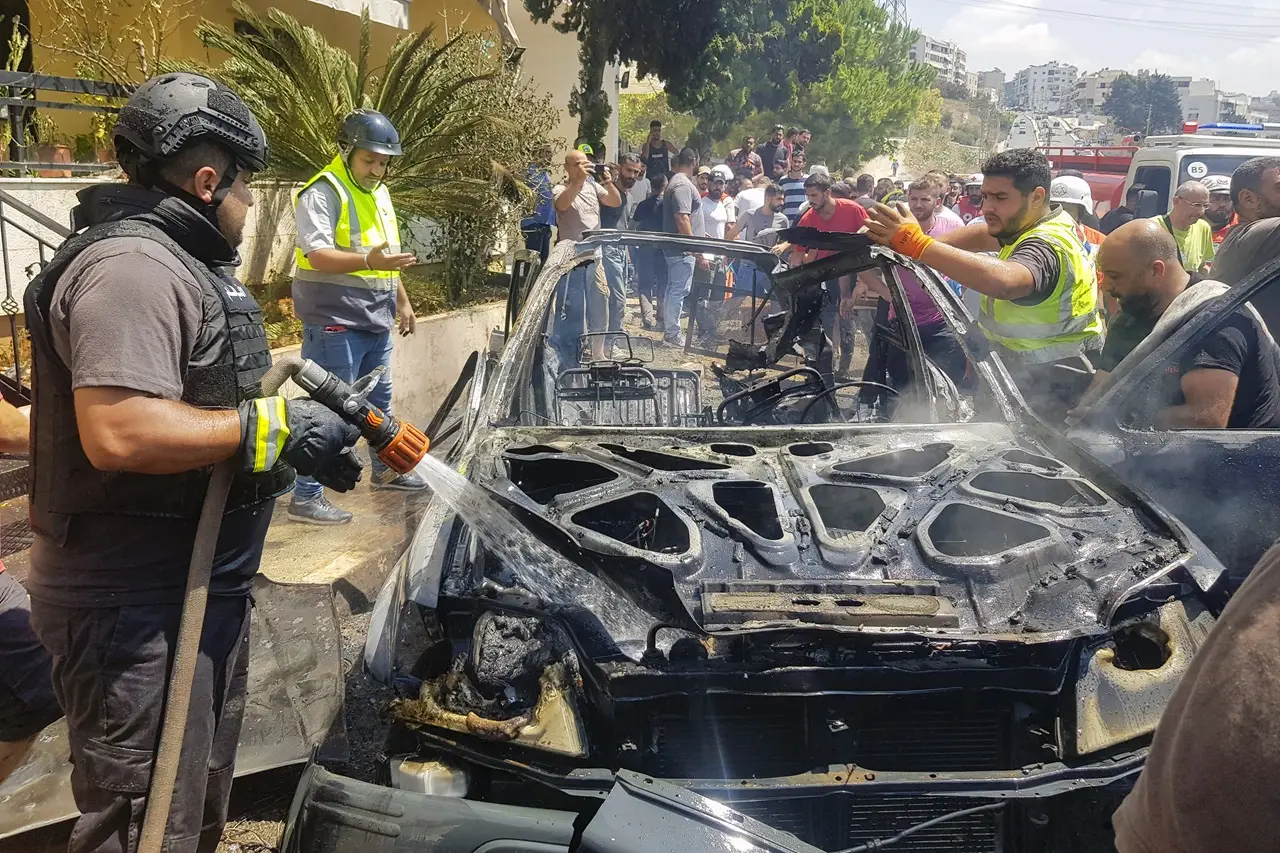 Israel Luncurkan Puluhan...
