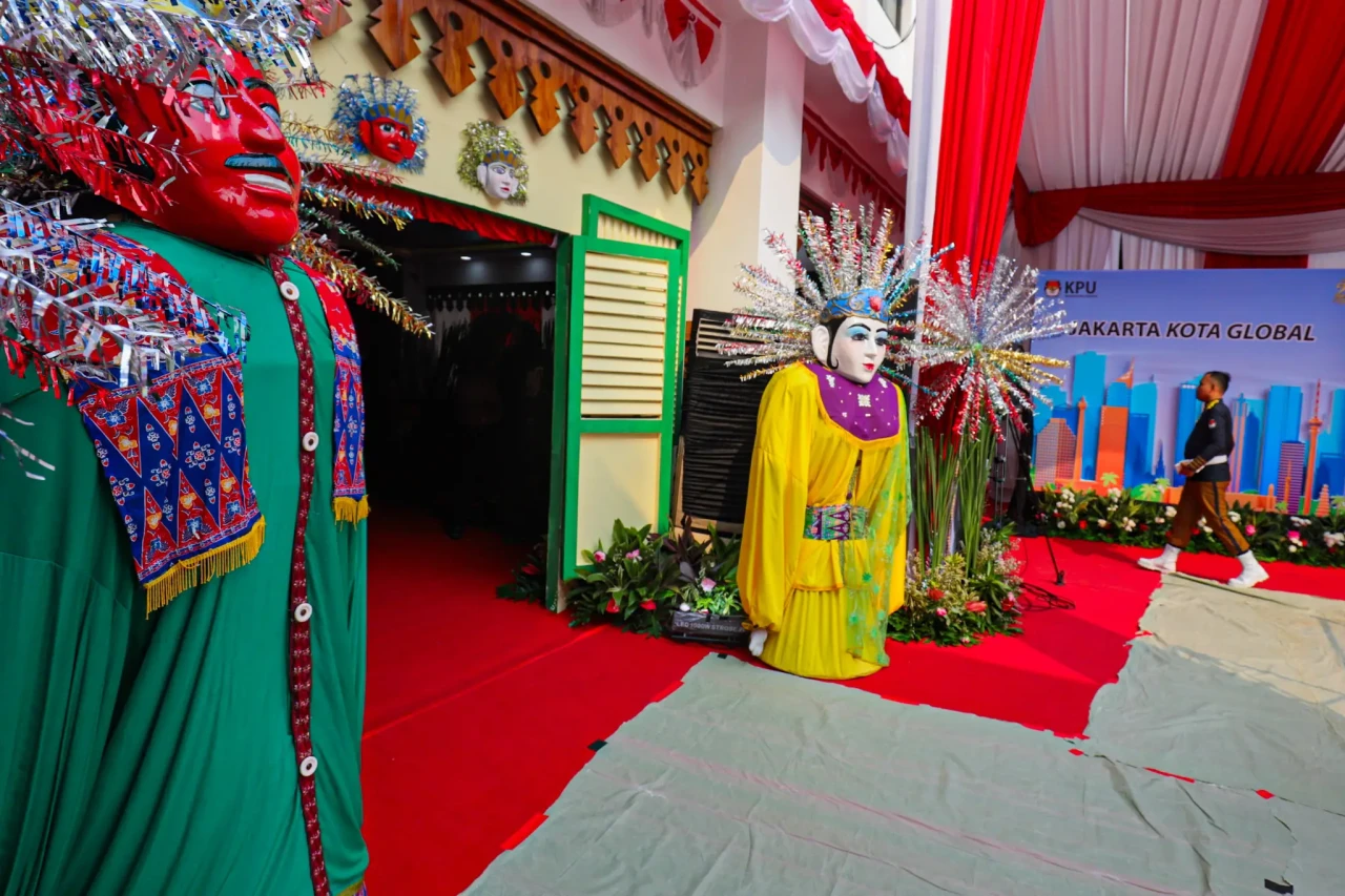Ornamen Betawi Hiasi...
